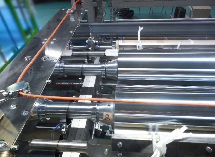 ミクロンオーダーの精密ローラー